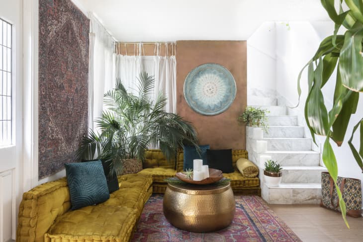 Here s How to Hack a Living Room Sectional with Floor Cushions and